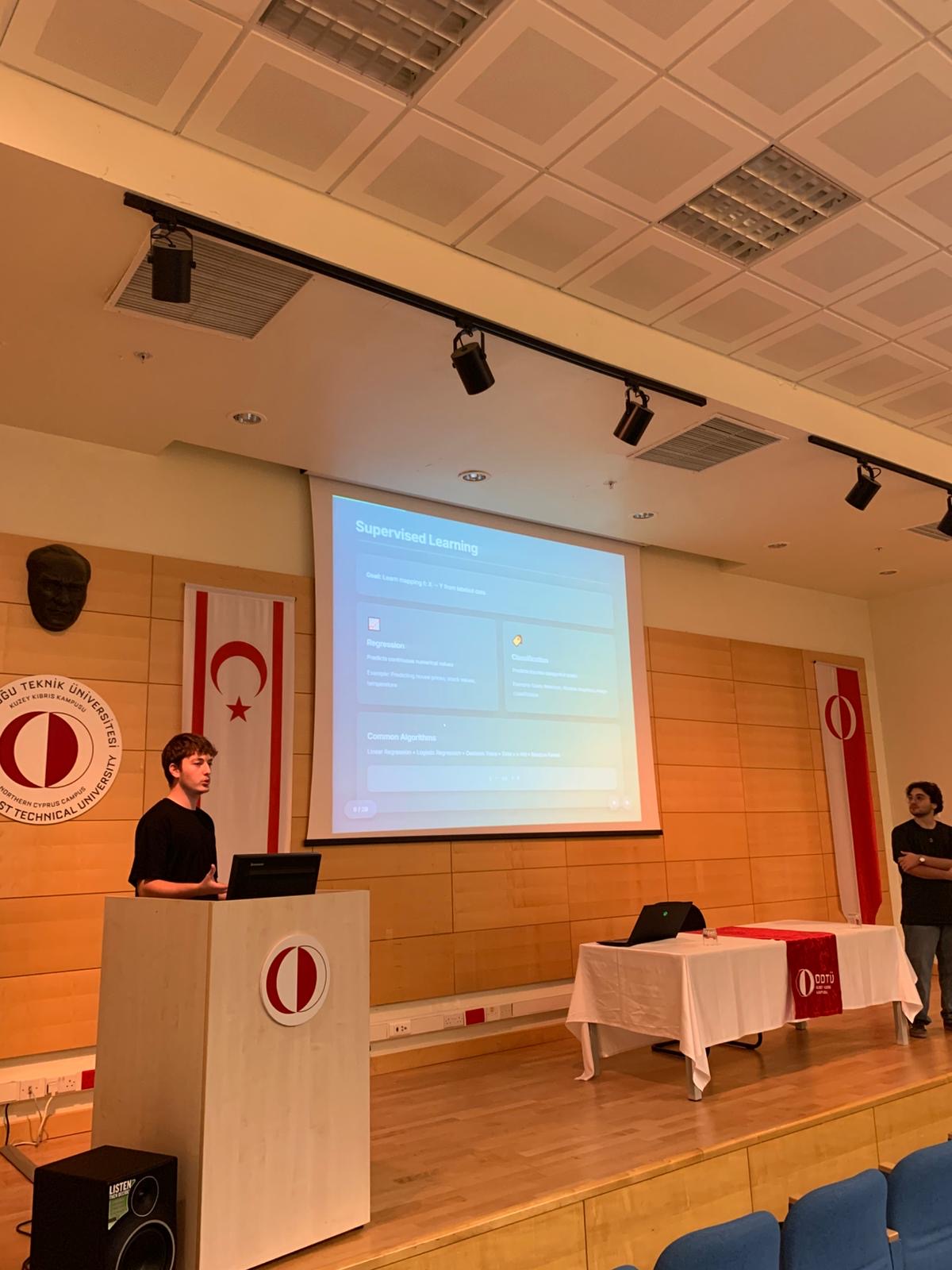 METU NCC sahnesinde Supervised Learning sunumu